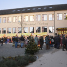 Stimmungsvoller Weihnachtsmarkt am Schulhof