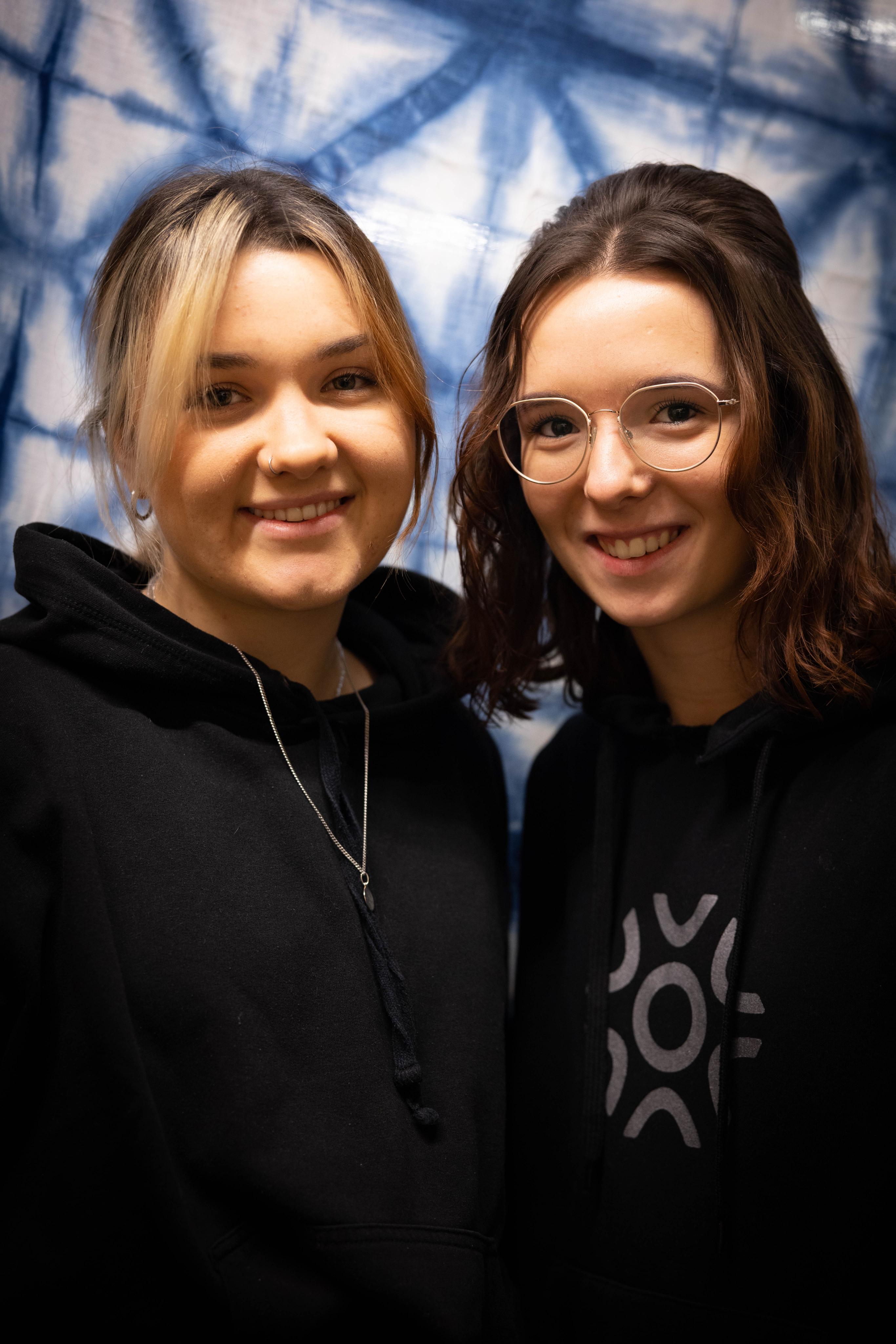 Lena und Katrin_ Lehrlinge bei Frisiersalon Maischo__n_ Bregenz.jpg