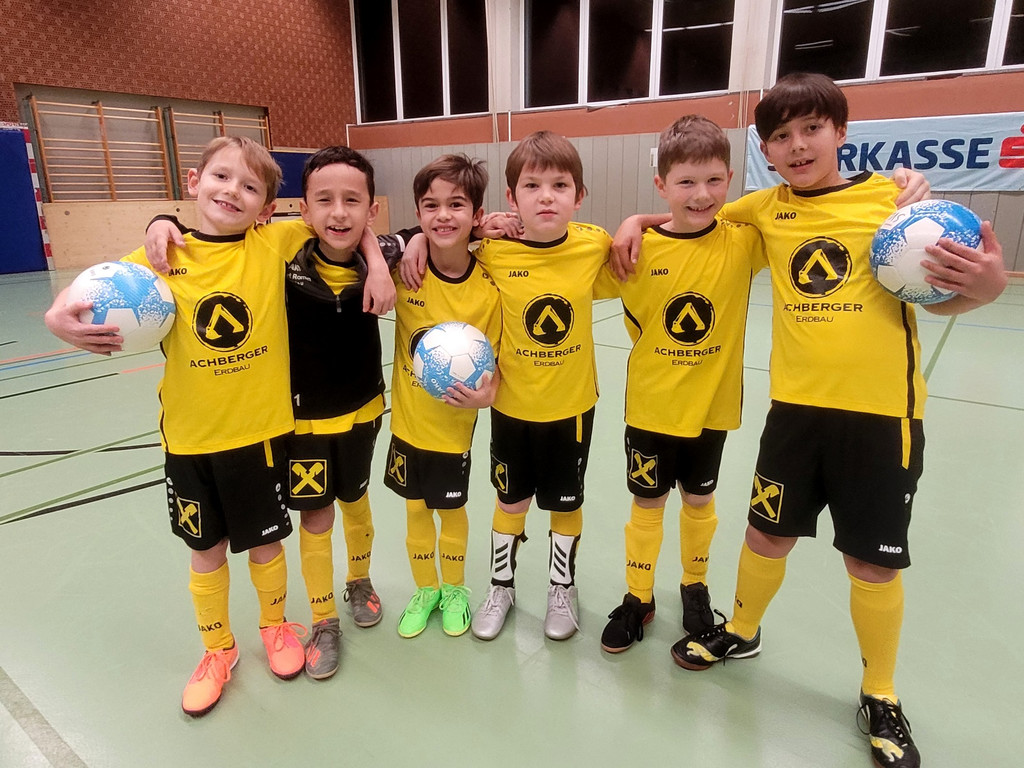 Fu__ball Nachwuchs HALLE U8 TURNIER B TEAM H__RBRANZ 17-12-2022 _2_.jpg