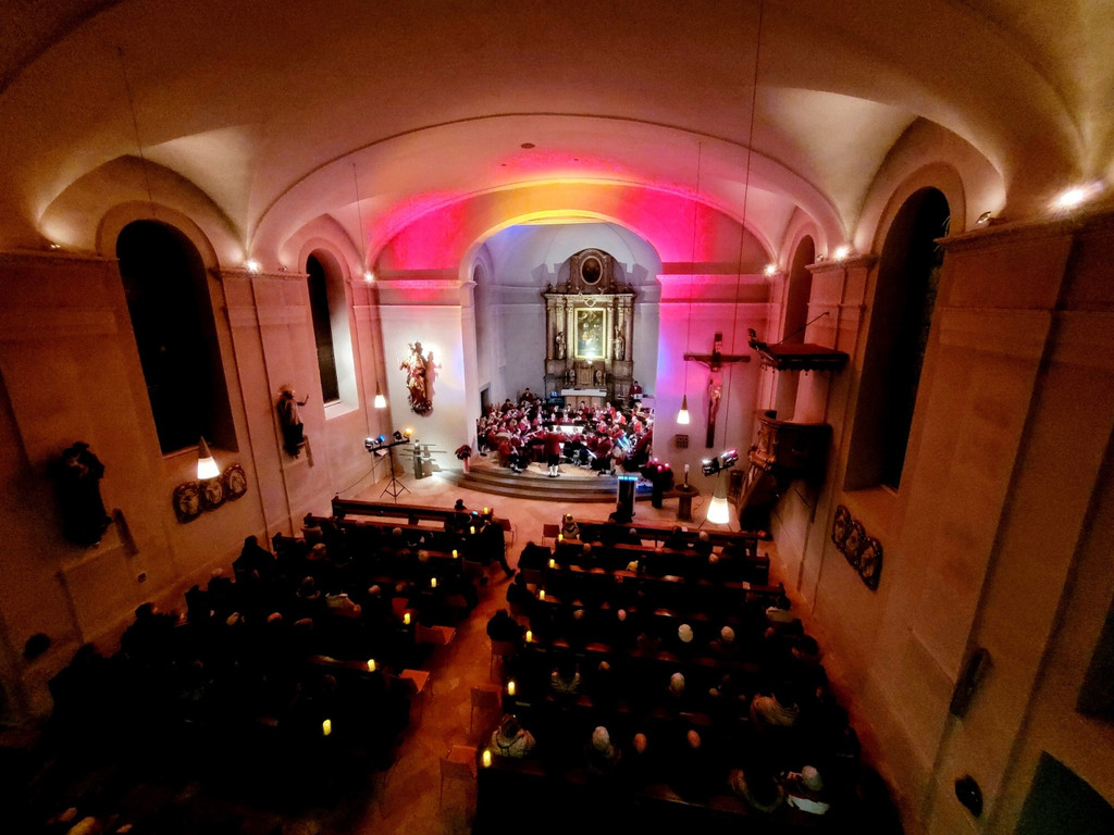 Musikverein Adventkonzert Pfarrkirche A GESAMTANSICHT 15-12-2022 _5_.jpg
