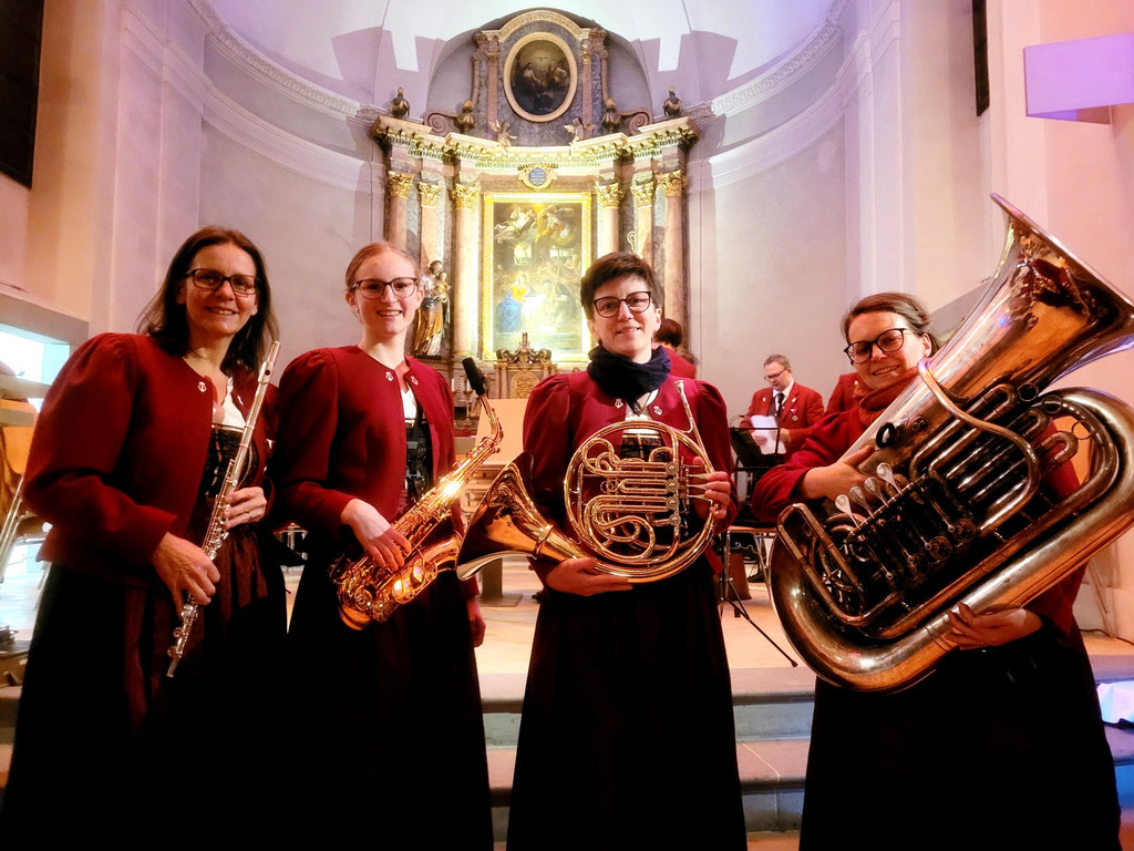 Musikverein Adventkonzert Pfarrkirche E MUSIKANTEN GRUPPE 15-12-2022 _1_.jpg