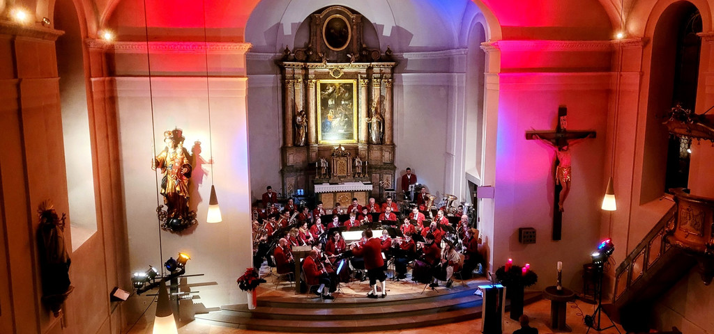 Musikverein Adventkonzert Pfarrkirche A GESAMTANSICHT 15-12-2022 _1_.jpg