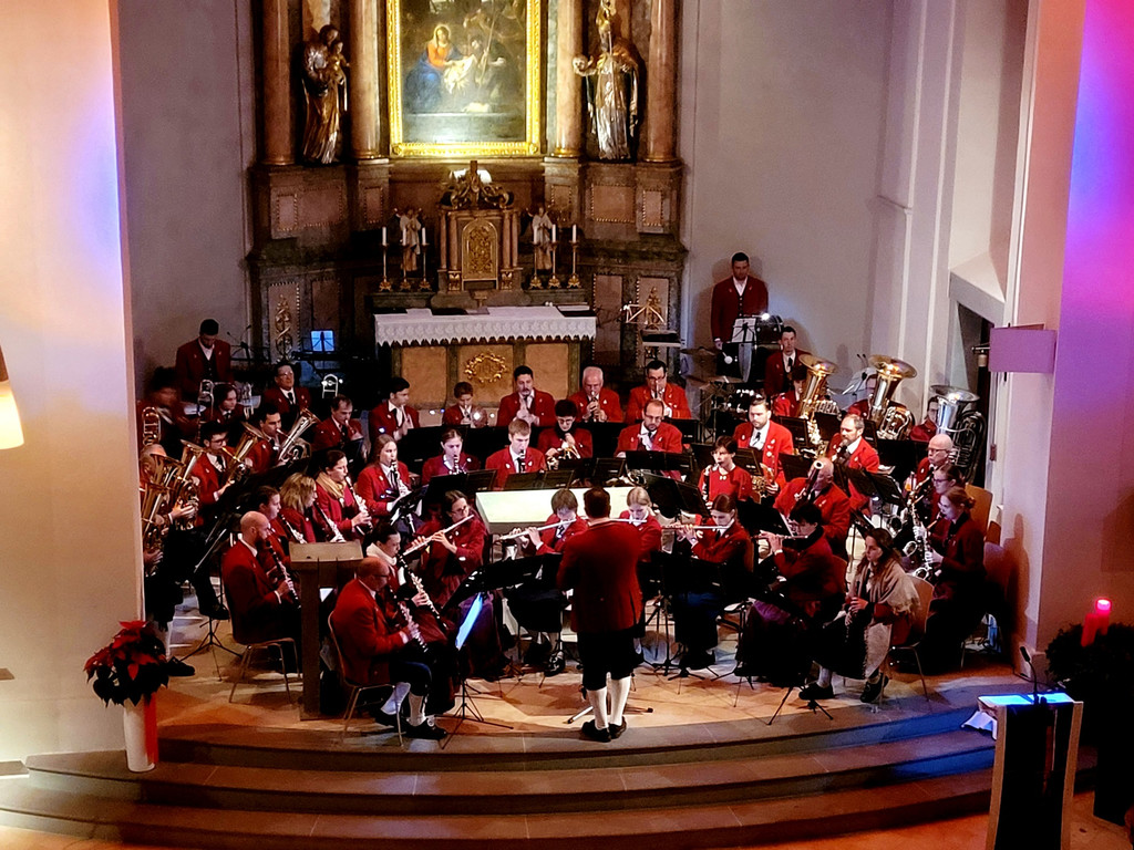 Musikverein Adventkonzert Pfarrkirche A GESAMTANSICHT 15-12-2022 _2_.jpg