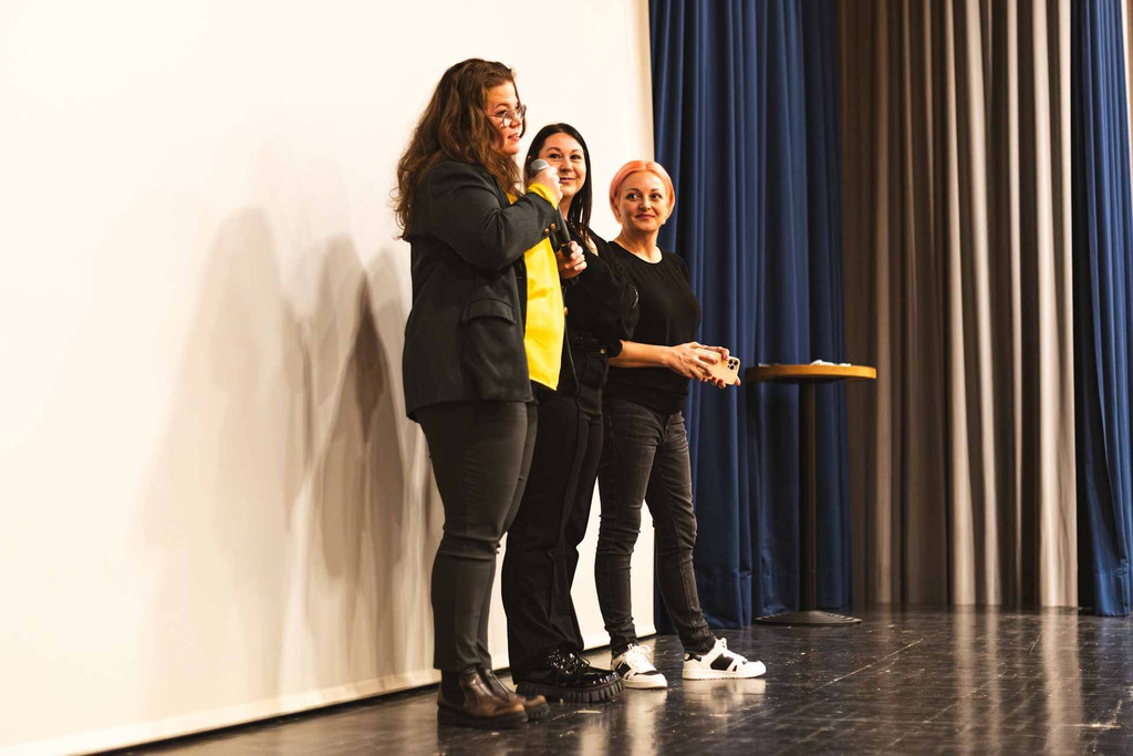 schamlos_schoen_Rebecca_Sophia_Nadine.jpg