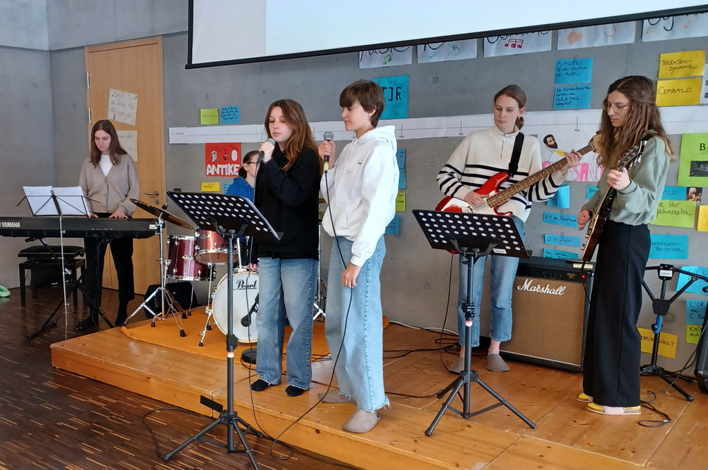 Mihai_Alexa_Lisa_R__f_Nina_Hofer_Chiara_Moosmann_Lilly_Flatz_Alina_Flatz_Chiara_Menotti.jpg