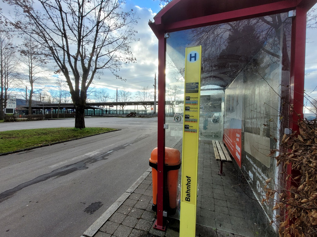 Bahnhof Lochau-H__rbranz VORPLATZ NEU D Bushaltestelle Bestand 30-10-2023 _2_.jpg