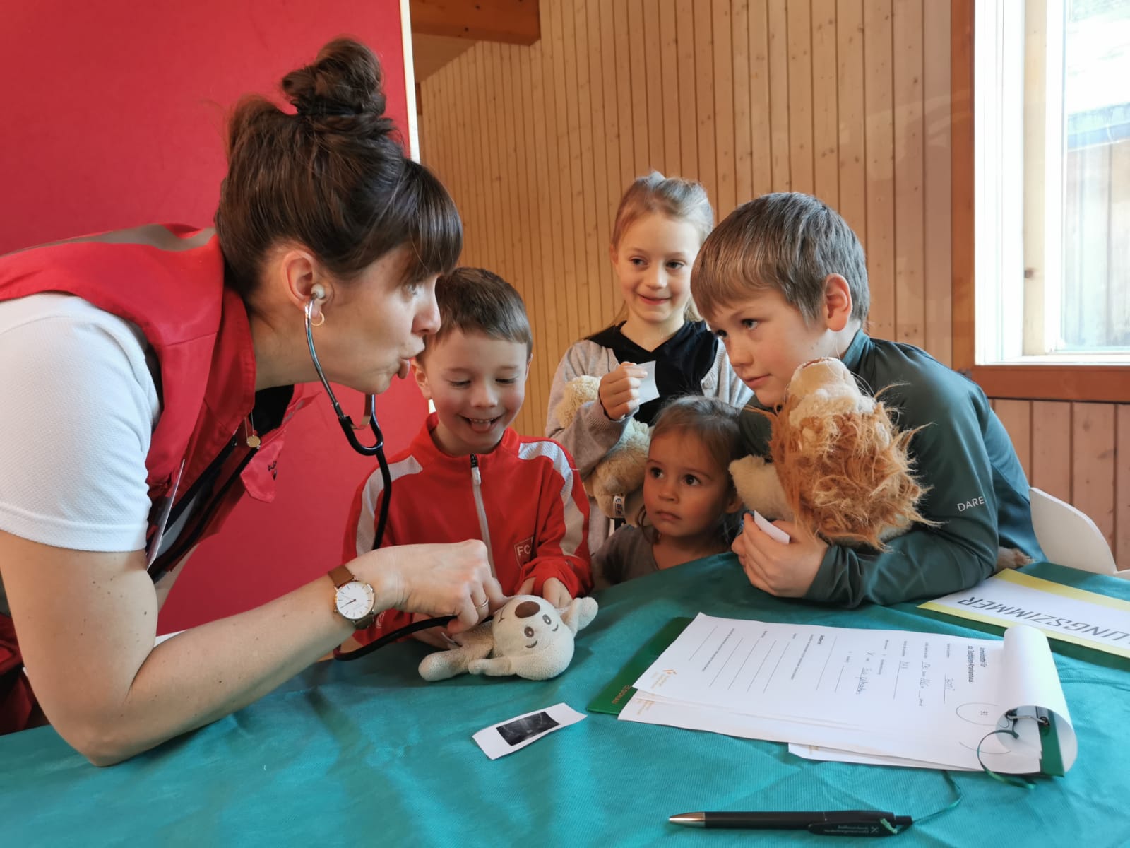 Kuscheltier Krankenhaus - Teddy Eddy Konzert 2024 Familienverband Hittisau _9_.jpg