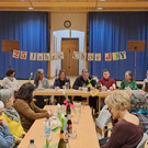 Vorstand an Sitzung.jpg