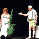 Gernot Reum__ller und Marija Preksavec streiten um den Christbom.JPG