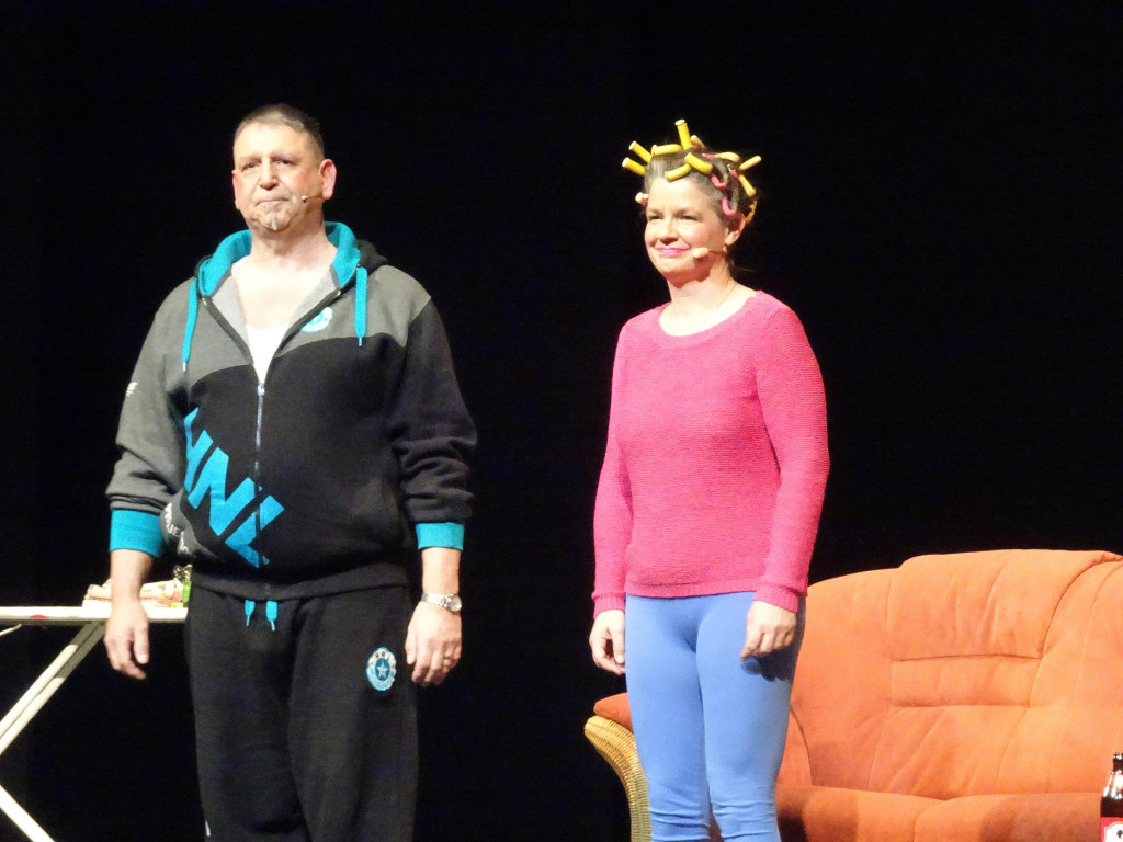 Kurt Rauchegger und Silvana Marte in ihrem Sketch Gr____ Gott in Vorarlberg.JPG