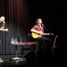 Christoph & Lollo begeisterten mit satirischen Klängen in Bludenz