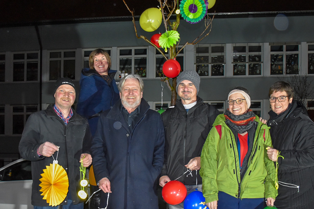 20240201_Fasching_Baum schm__cken_Gemeinder__te-6.jpg