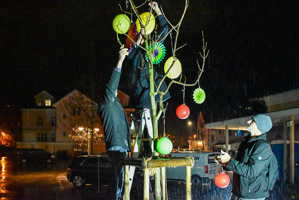 20240201_Fasching_Baum schm__cken_Gemeinder__te-5.jpg