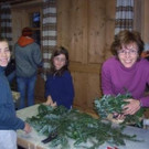 Adventkranzbinden der Pfarre Tschagguns