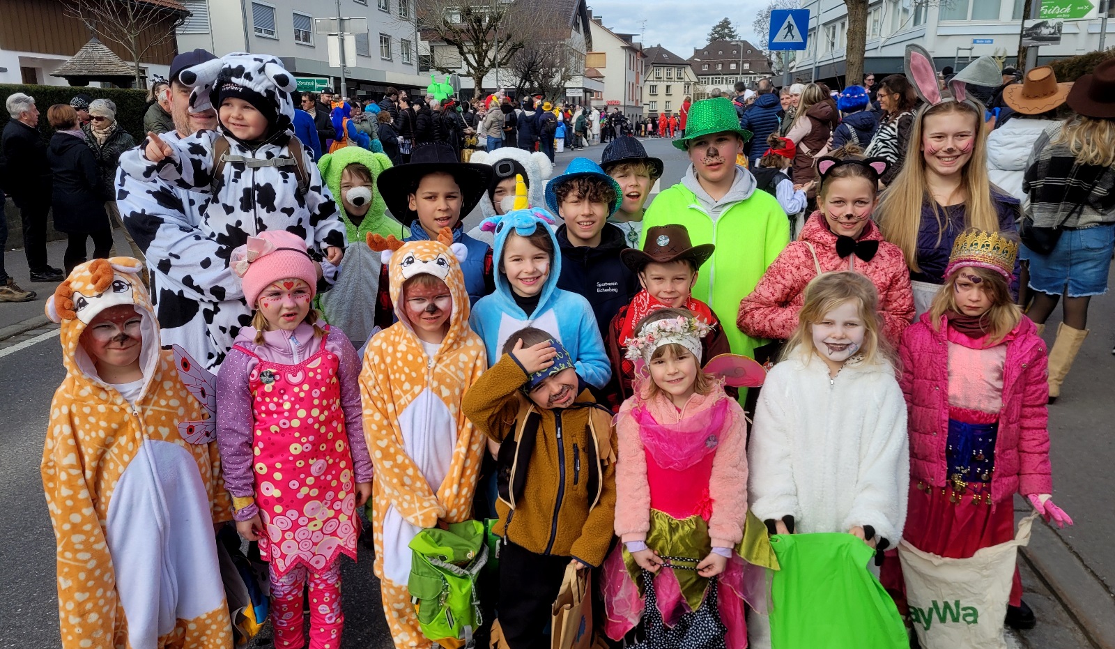 Fasching UMZUG LOCHAU  Impressionen SAMMLUNG 04-02-2024 _2f_.jpg