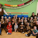 Fasnatbürgermeister versorgt die Kinder mit Krapfenjause