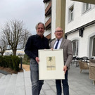 BM Frank Matt bedankt sich bei Gerhard Rauch vom Hotel Am Kaiserstrand