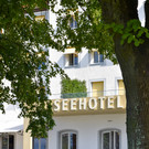 BM Frank Matt bedankte sich bei Gerhard Rauch vom Hotel Am Kaiserstrand