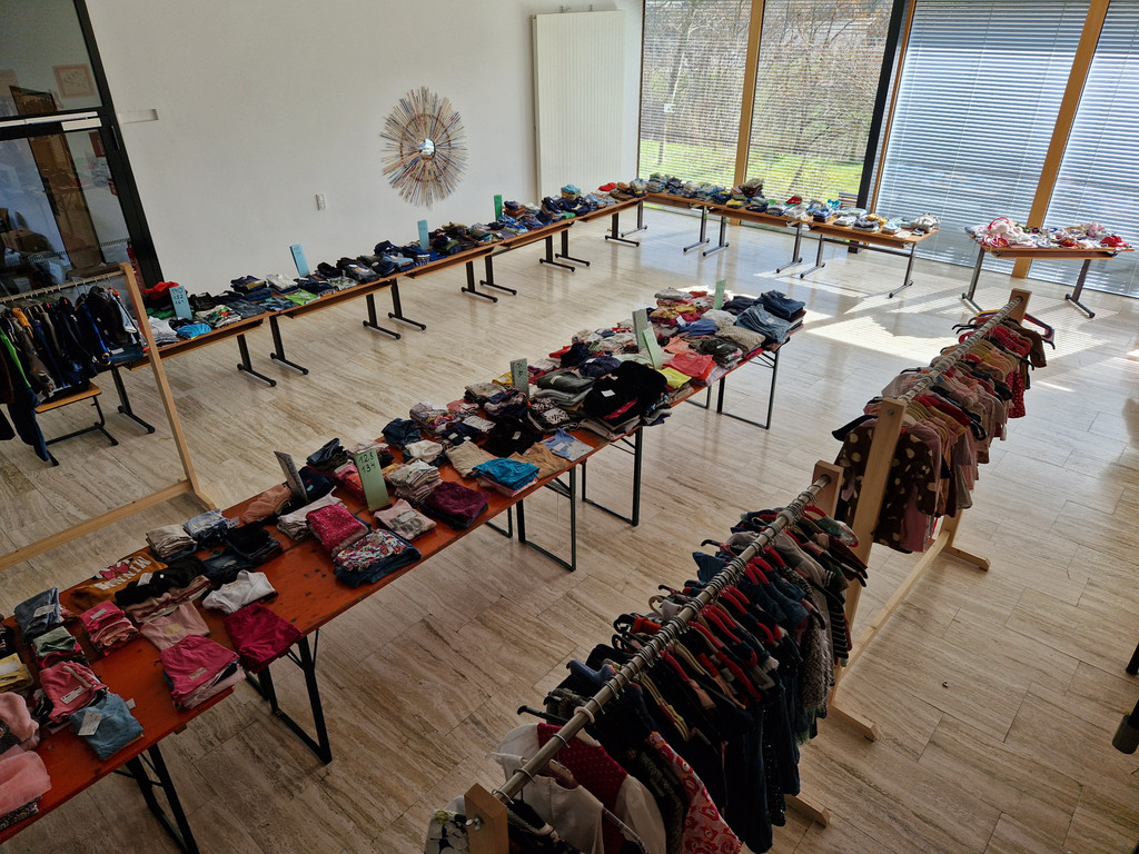 Kinderkleidung sortiert nach Gr____en und Bereichen.jpg