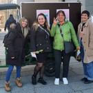 Yasemin und Tabea _OJAD_ mit Besucherinnen.jpg