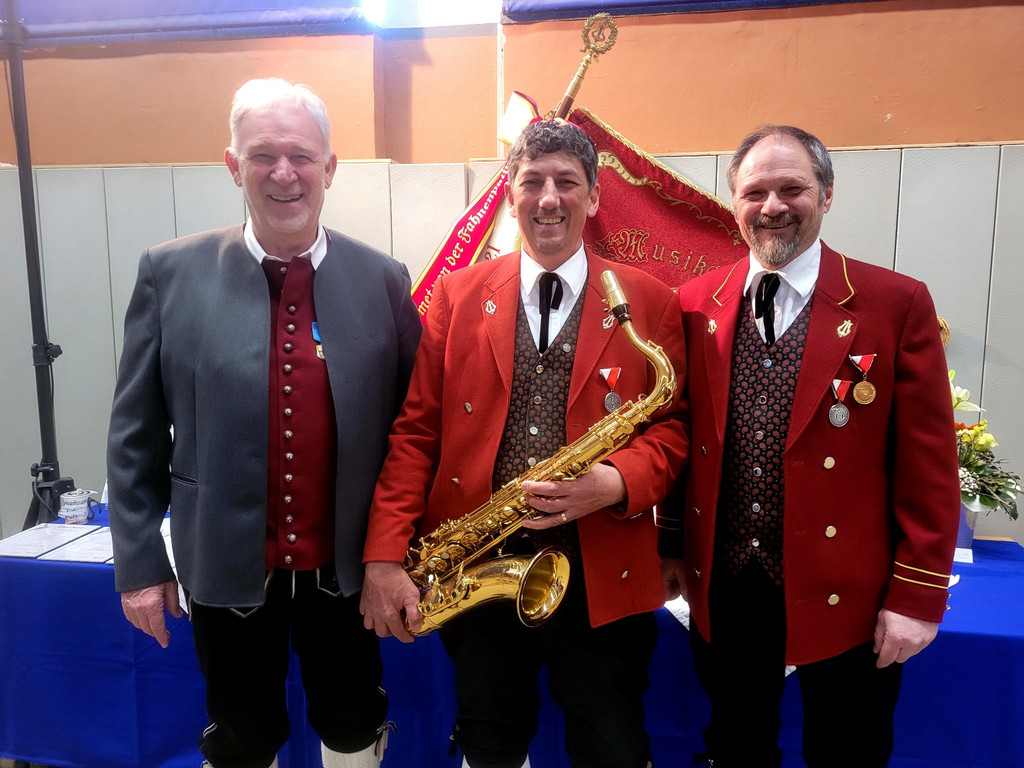 Musikverein FR__HJAHRSKONZERT C Ehrung GUSCHL 06-04-2024 _3_.jpg