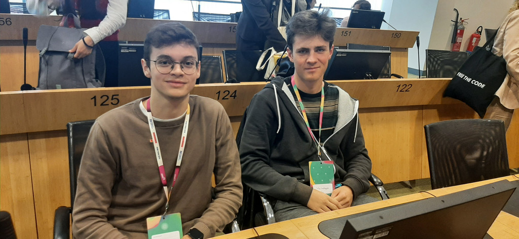 HTL Dornbirn bei European Youth Forum_1_Manuel Mayer und Julian Sonderegger.jpg