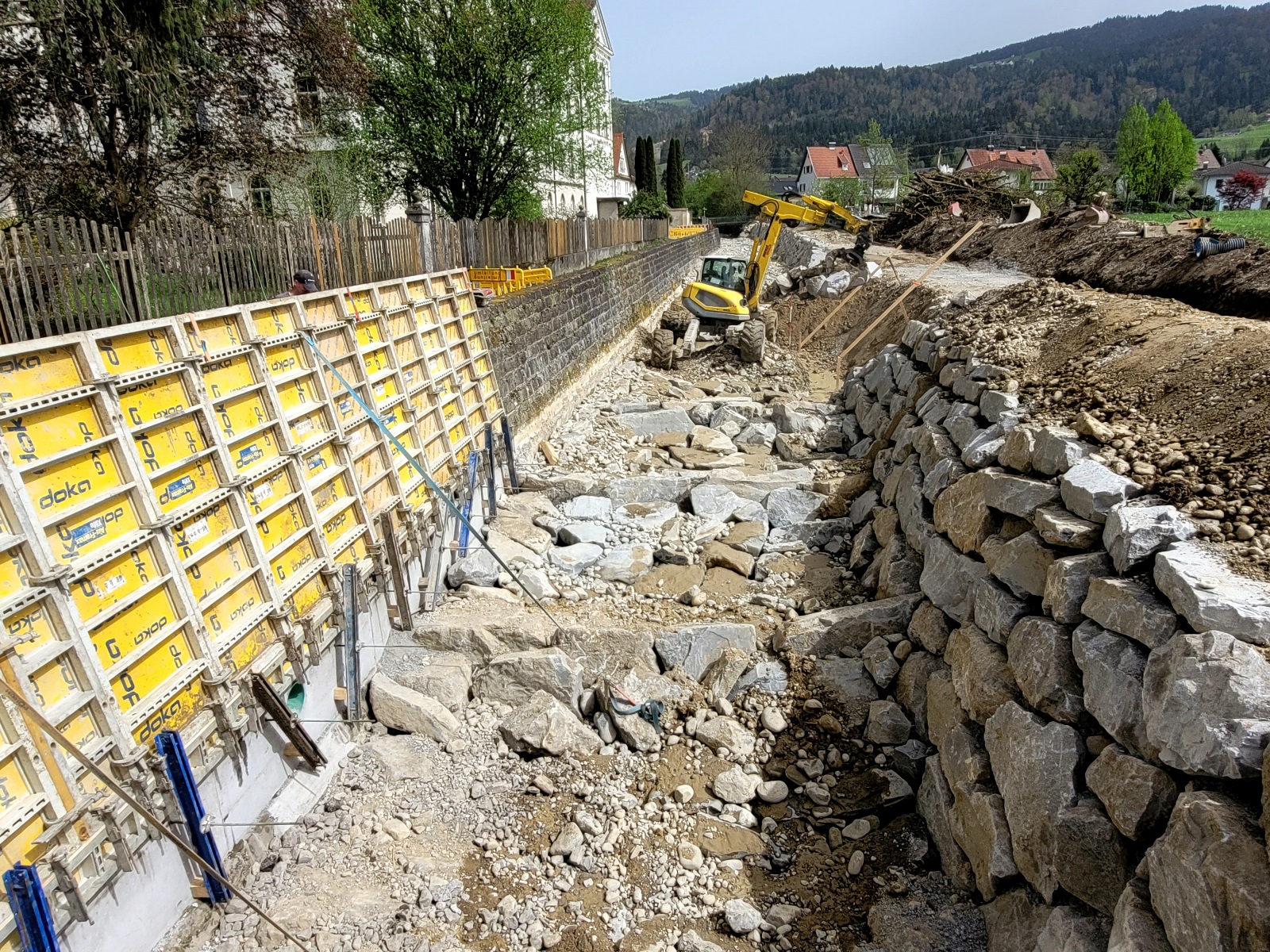 gRuggbach HOCHWASSERSCHUTZ BA 7 Klosterweg Richtung Eschachbr__cke NEU 08-04-2024 _4_.jpg