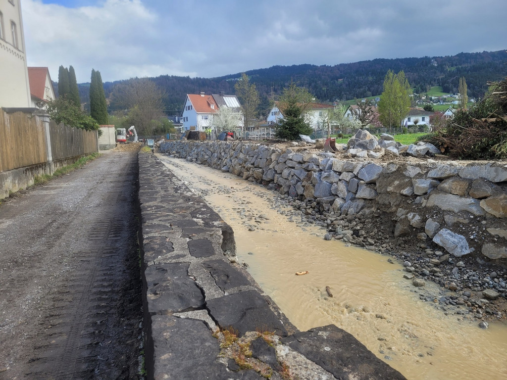 oRuggbach HOCHWASSERSCHUTZ BA 7 Klosterweg Richtung Eschachbr__cke NEU 02-04-2024 _2_.jpg
