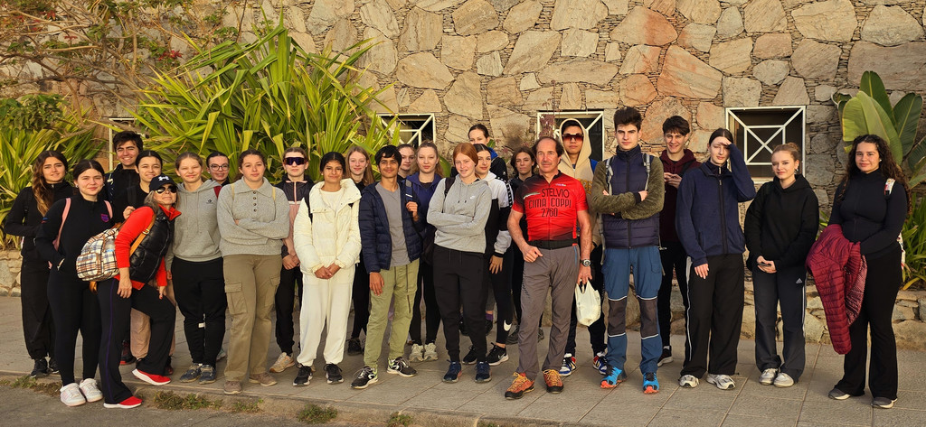 20240229_BGF-Erasmusgruppe_vor_Schule_IES_Arinaga.jpg