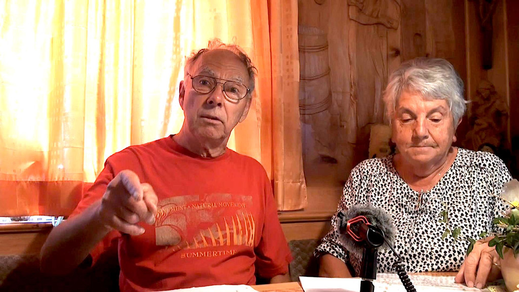 Helga und Edwin bei der Filmansage.jpg
