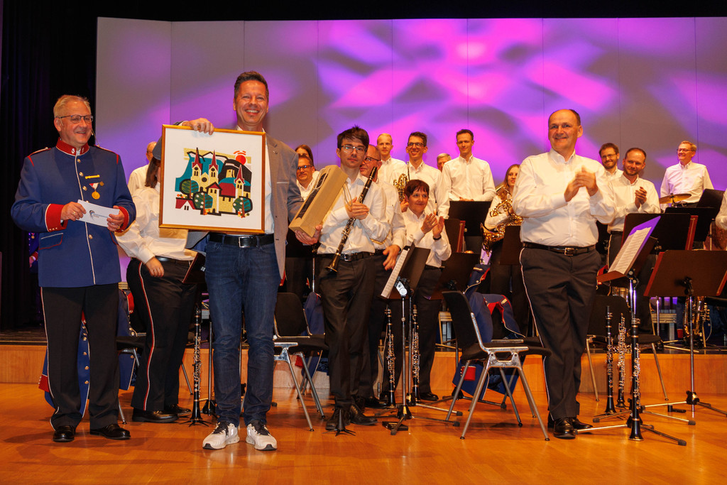 Fr__hjahrskonzert_GMG_Verabschiedung_alter Kapellmeister.jpg