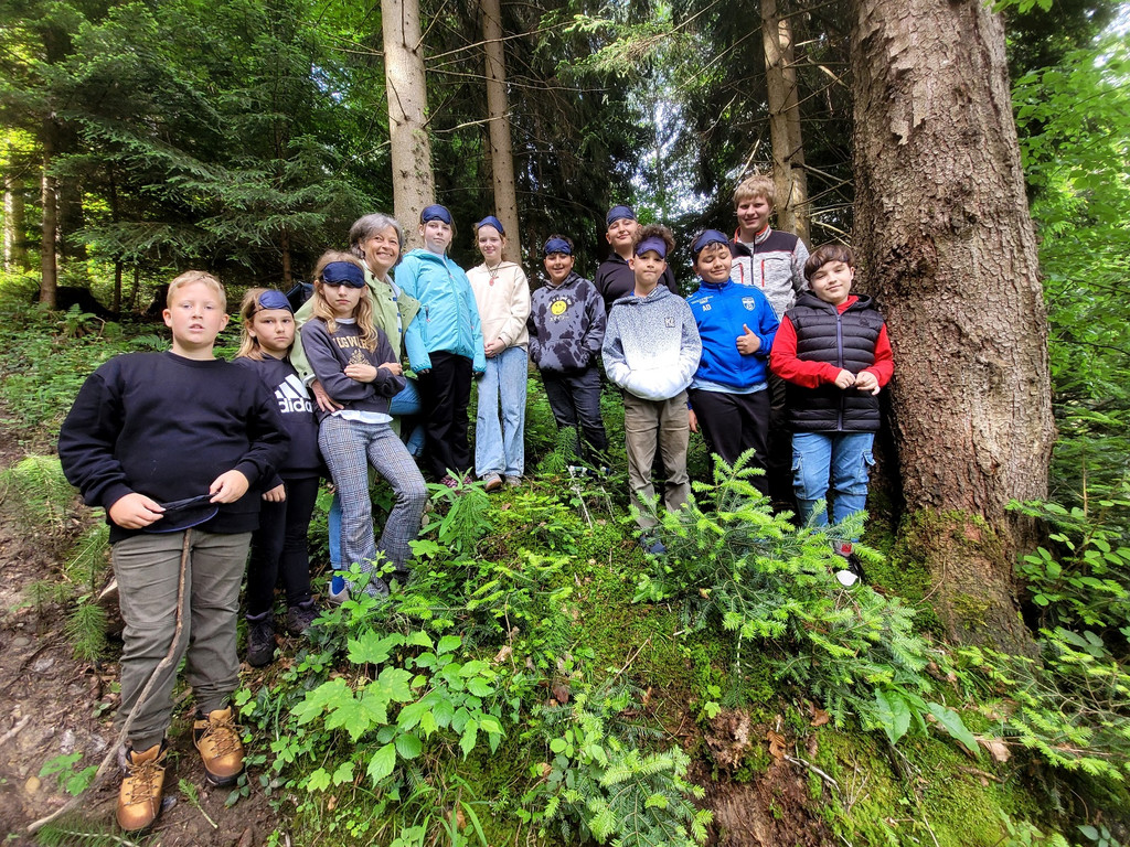 Volksschule EXKURSION A Waldpflanzung 27-05-2024 _6_.jpg