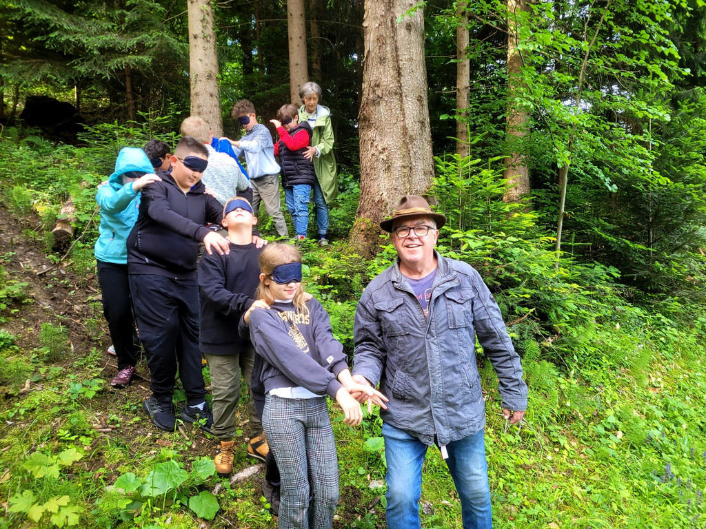 Volksschule EXKURSION A Waldpflanzung 27-05-2024 _4_.jpg