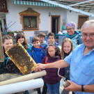 Volksschule EXKURSION B Bienenkunde 27-05-2024 _2_.jpg