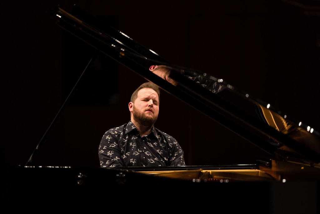 LukasVondracek-003 __ Philipp Schmidli - Kopie.jpg