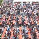 Tausende Menschen am Marktplatz