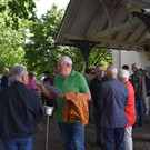 01 Gro__er Andrang bei der Kapelle.JPG