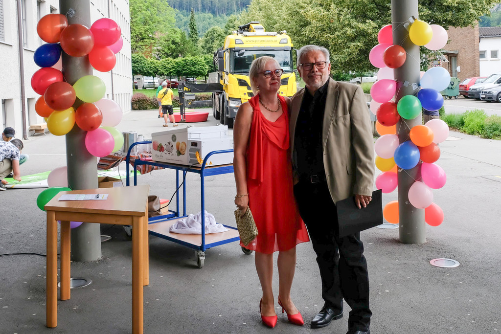 Direktorin mit Vorg__ngerbereitung f__r Wettbewerb mit Dachdecker Peter.jpeg