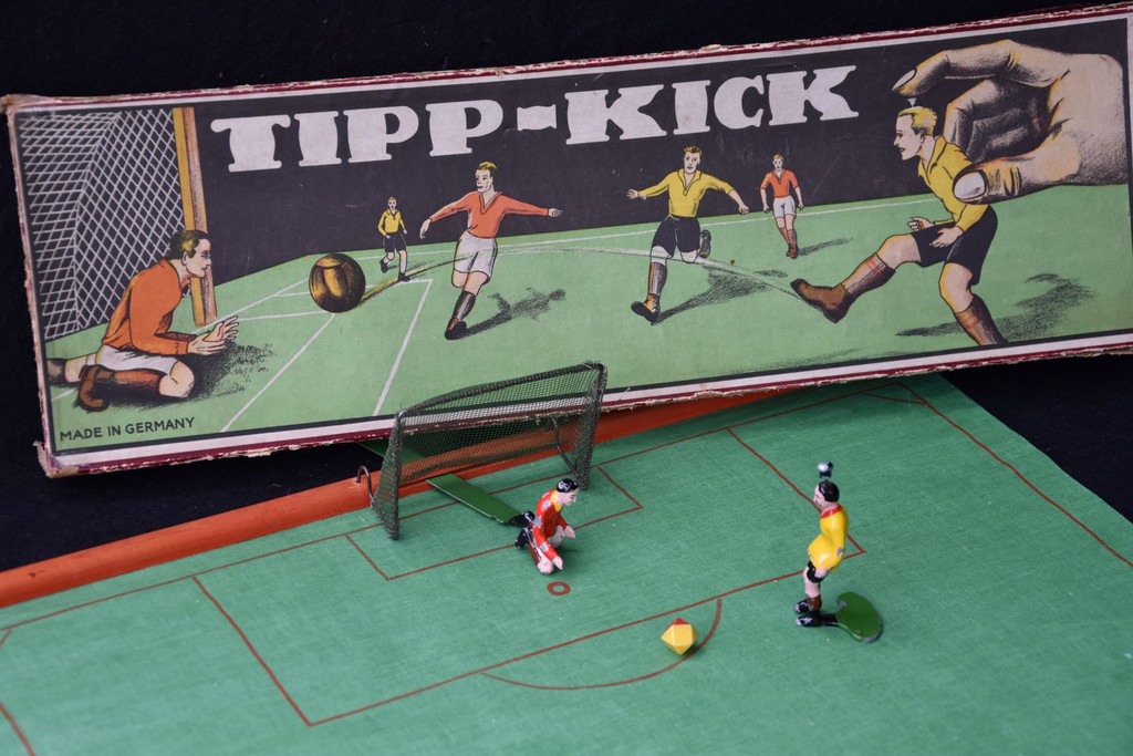 Prenner TIPP KICK Altes Spiel ca 1950 Ausstellung EM Juni 2024.jpg