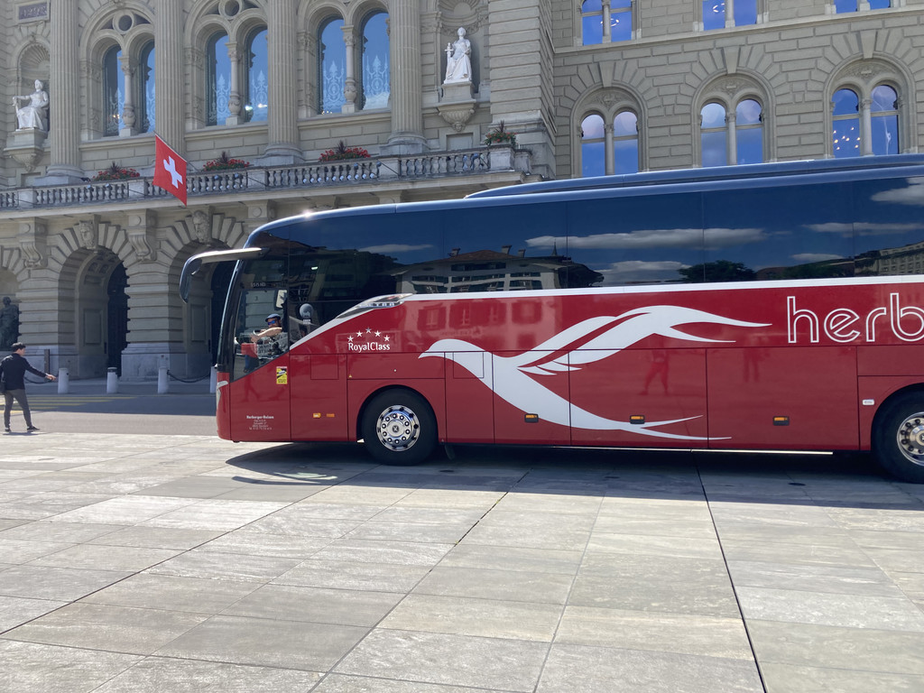 Herburger und Mitdabei vor dem Bundeshaus in Bern.jpg