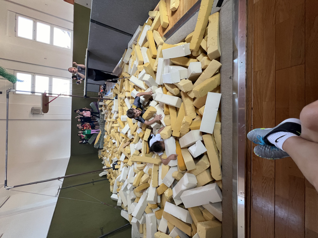 Die 2p beim Schaumgummiwettrennen.jpeg