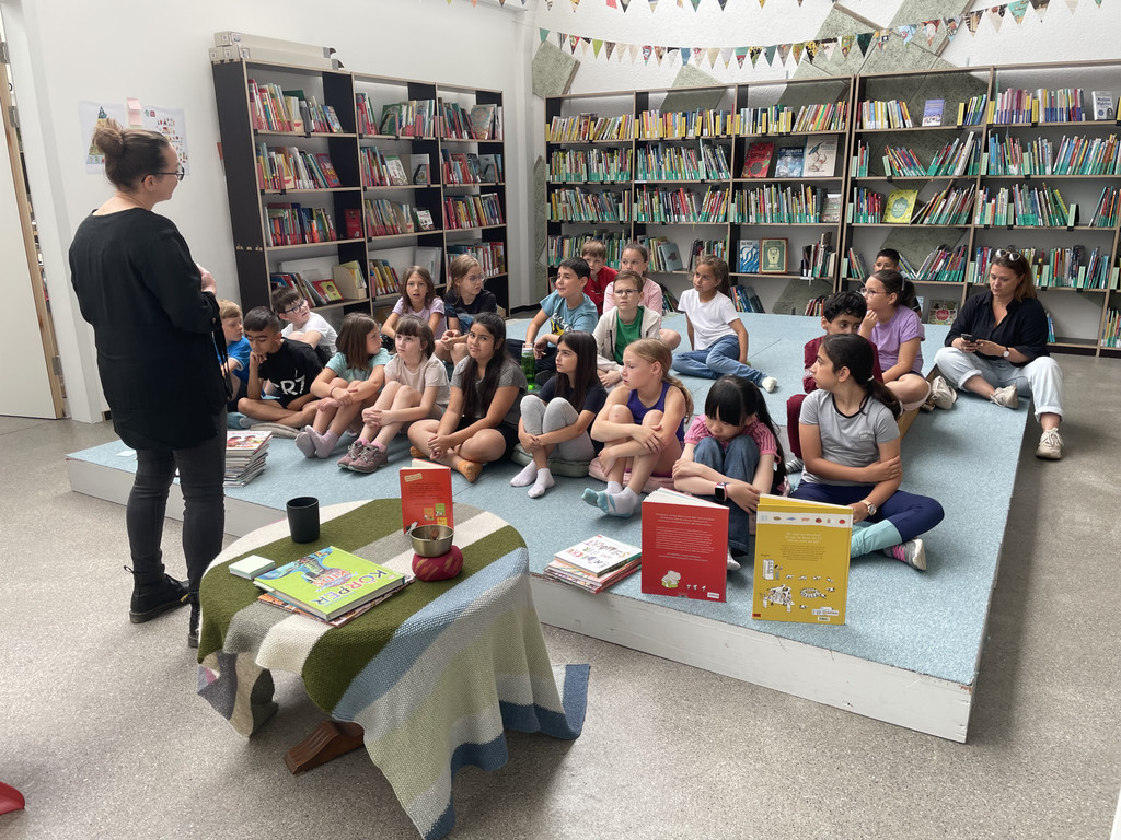 Die 3p in der B__cherei zum Thema Bewegung und Sport.jpeg