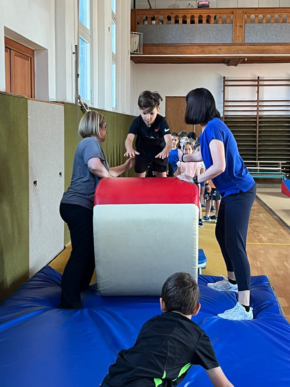 Edin 2p beim Turnen mit TS Widum.JPG