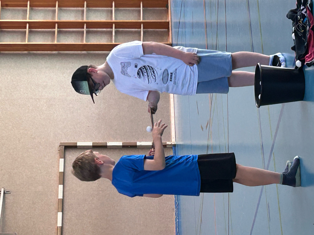 Samu und Daniel aus der 3p beim Tischtennis.jpeg