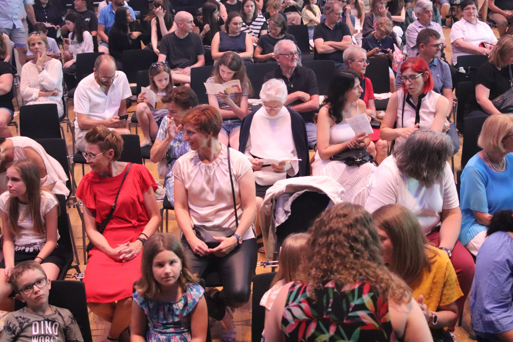 Volles Haus im H__rbranzer Leiblachtalsaal.JPG