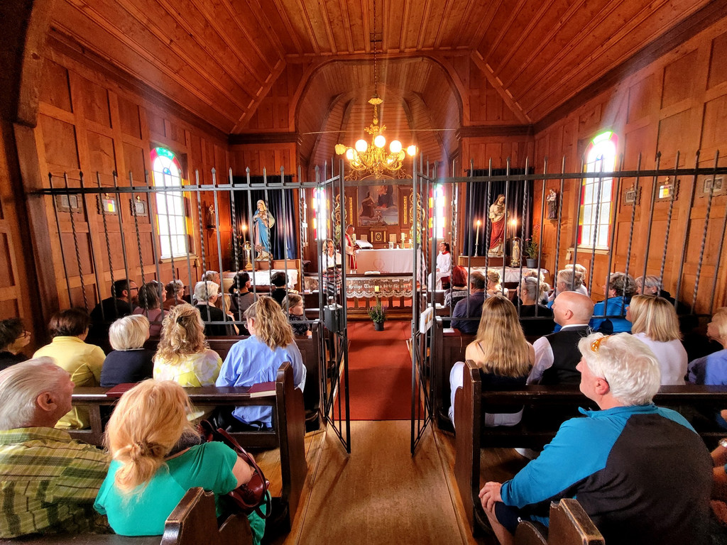 Theresienkapelle 95-JAHR-JUBIL__UM Festveranstaltung B Messfeier 06-07-2024 _1_.jpg