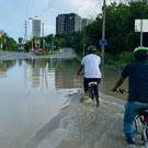 2024-07-16T234607Z_4144735_RC2MW8ACRZZH_RTRMADP_3_CANADA-WEATHER-TORONTO.JPG