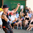 Gaukelei_im_Hof_BY_MATTHIAS_RHOMBERG_122.jpg