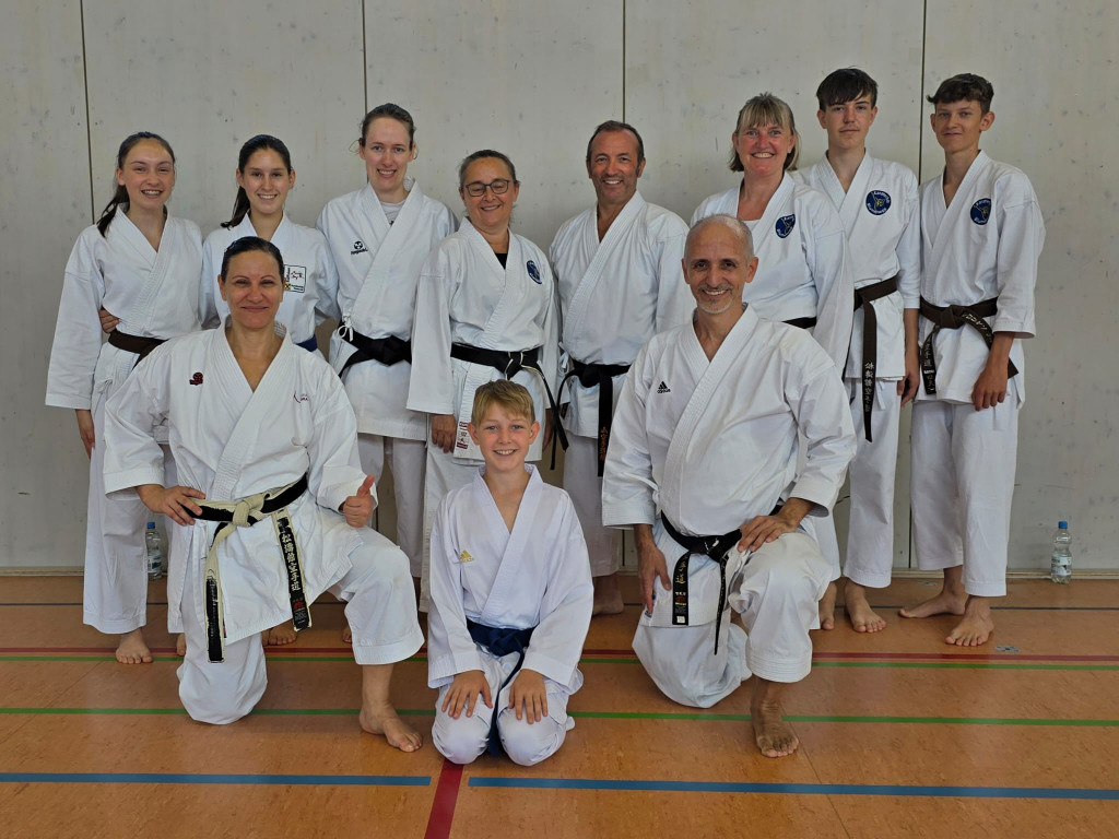 Gruppenbild mit Sensei Campari.jpg