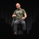 roland-dueringer_buehnenfoto_quer3_cmichael-meindl-scaled.jpg